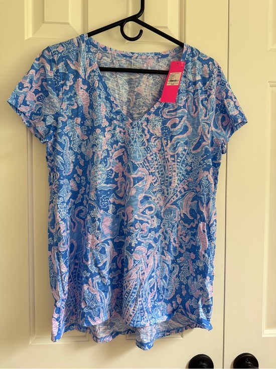 Lilly Pulitzer Tops - Lilly Pulitzer Blue & Pink Paisley V-Neck Short Sleeve Top